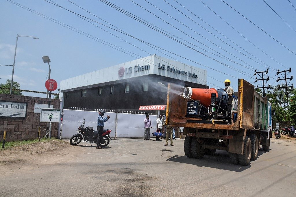 Battle to prevent fresh gas leak at Indian plant
