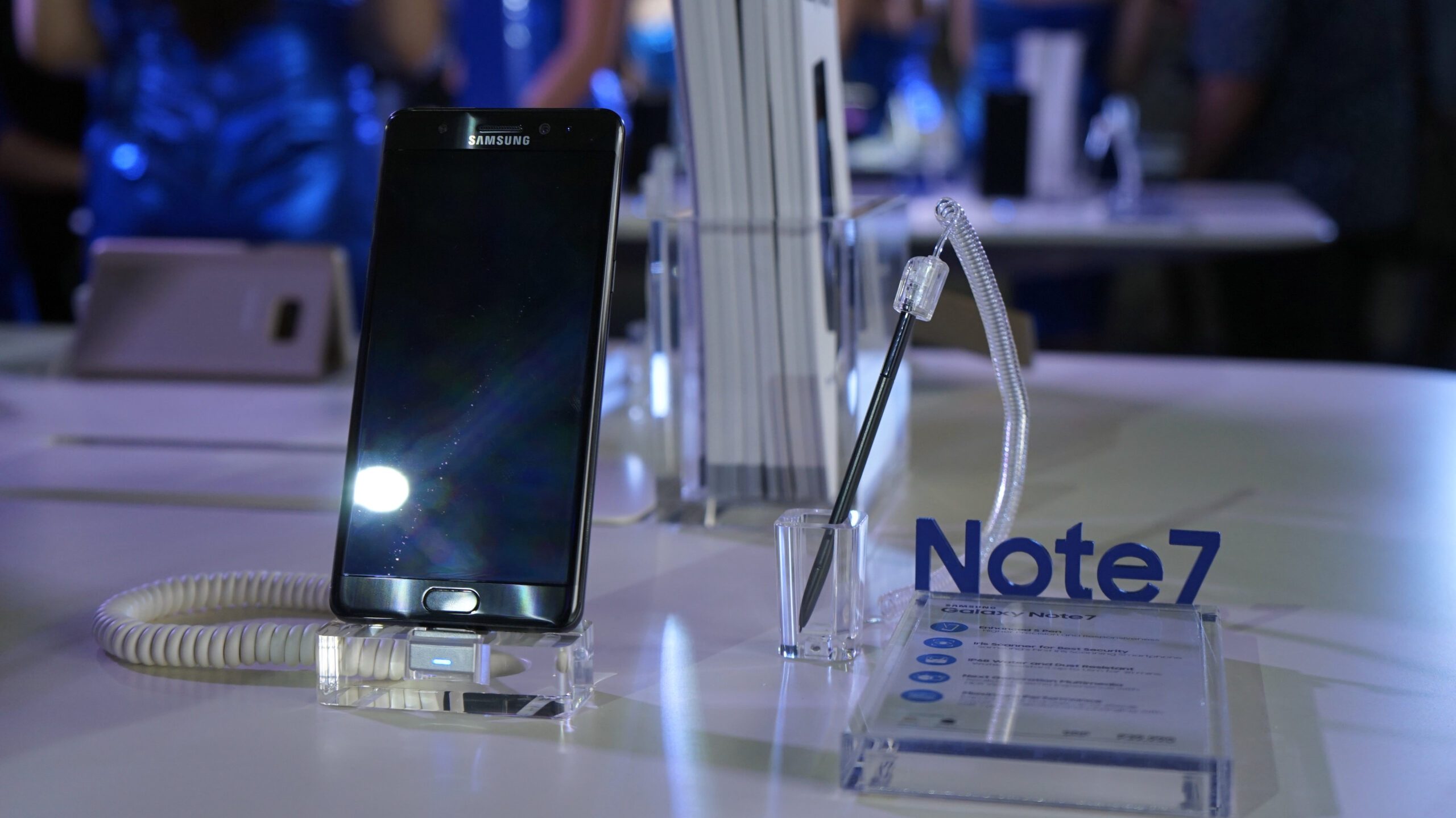 UAE bans Samsung Galaxy Note 7 on its planes