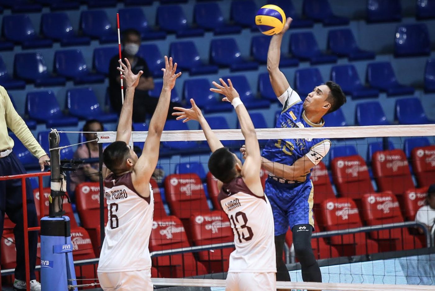 NU stretches streak to 5, Ateneo secures solo 3rd