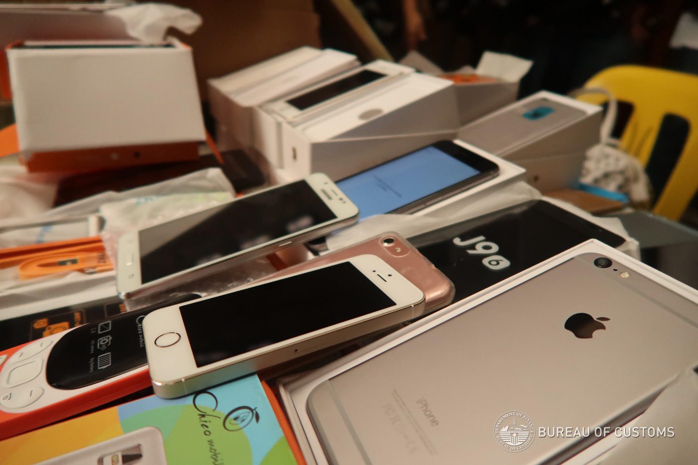 Customs seizes P75 million worth of fake smartphones, tablets