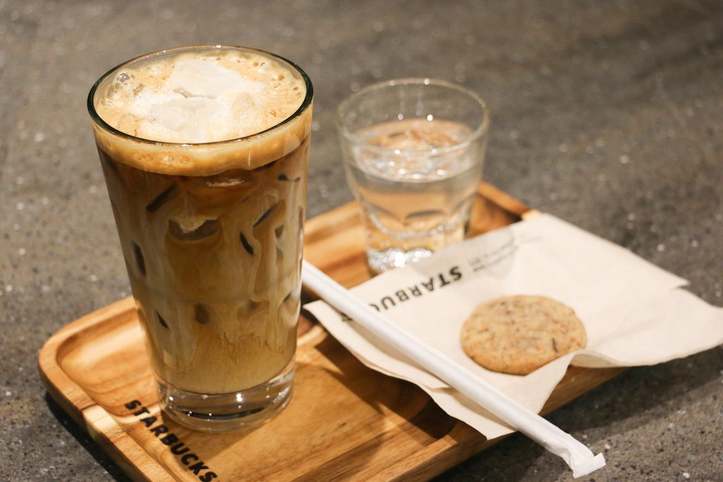 SHAKERATO BIANCO.  Minuman ini memadukan espresso dengan krim vanilla bean.  Foto milik Starbucks 