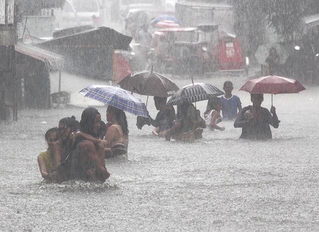 #FloodPH alert: Netizens report floods in Metro Manila