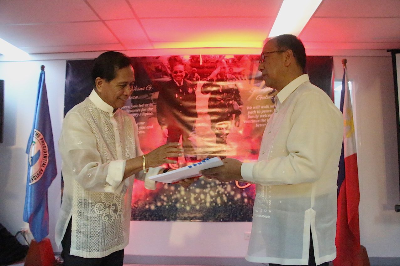PEACE ADVISER. Newly retired Armed Forces of the Philippines chief Carlito Galvez Jr (right) takes the helm from Jesus Dureza during a turnover ceremony on December 21, 2018. Photo from OPAPP 