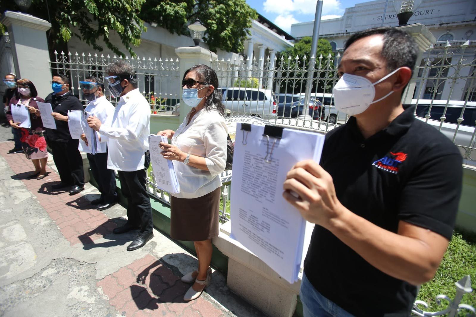 MAKABAYAN. Members of the Makabayan Bloc file a petition of certiorari and prohibition with a temporary restraining order against the Anti-Terrorism Act of 2020 at the Supreme Court on Monday, July 6, 2020. Photo by Inoue Jaena/Rappler 