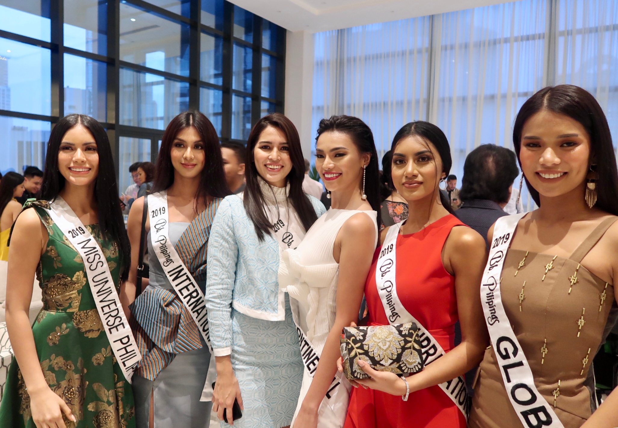 BEAUTIES IN ATTENDANCE. The 2019 Bb Pilipinas queens attend the opening of the exhibit to show support to Bernardo. Photo by Voltaire Tayag/Rappler 