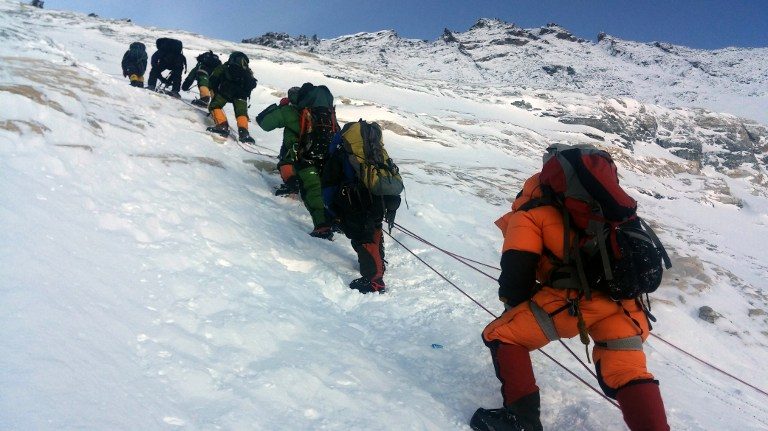 Nepal sending team to clean Mount Everest