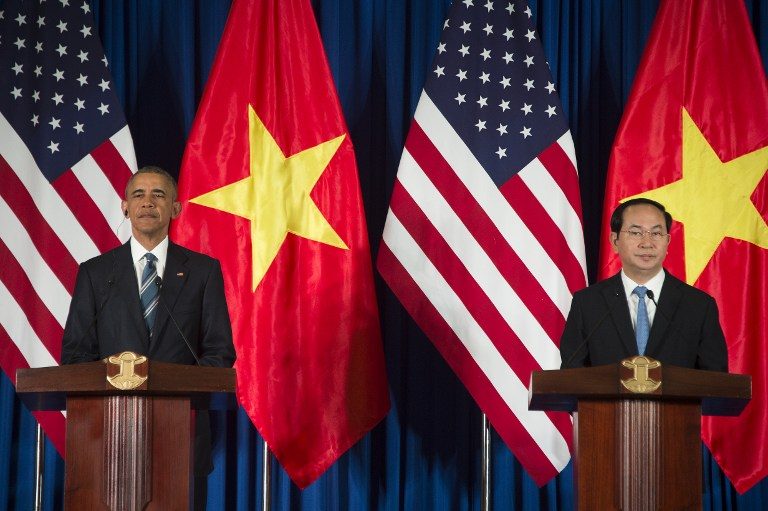 Obama banishes Vietnam war era with lifting of arms ban
