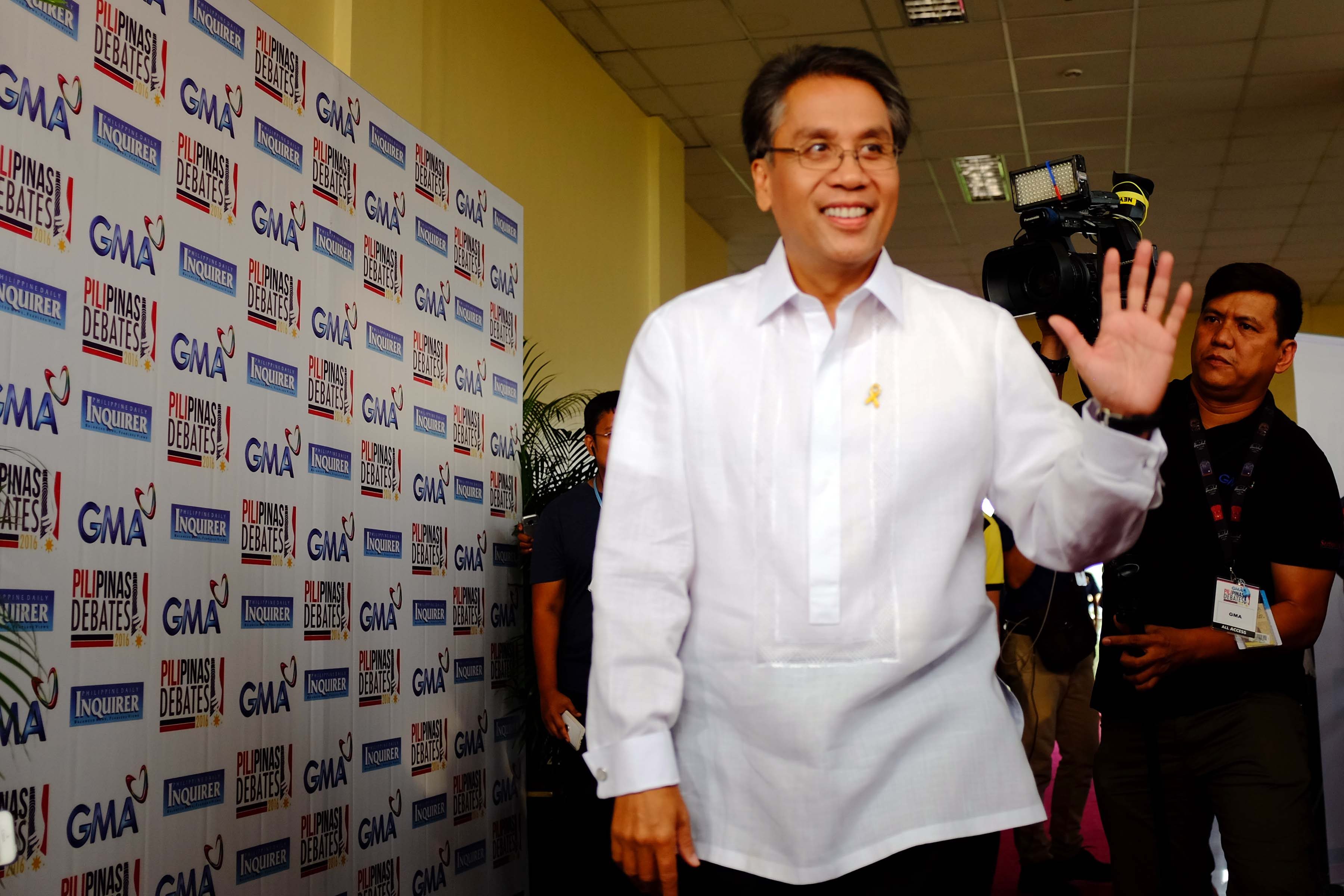 LB BET. Administration standard bearer Mar Roxas promises continuity of reforms. Photo by Bobby Lagsa/Rappler 