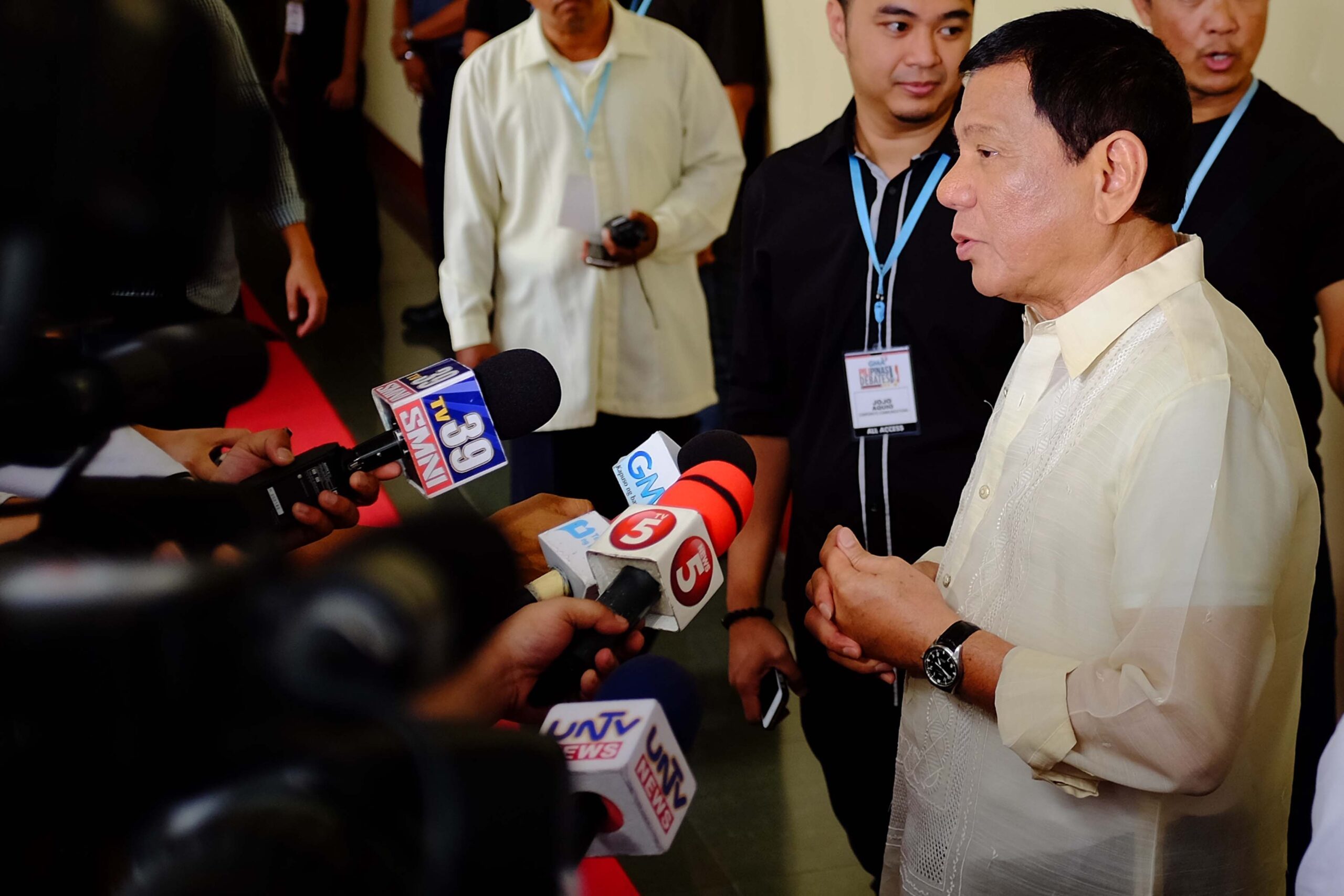On social media, Duterte wins Round 1 of the debate