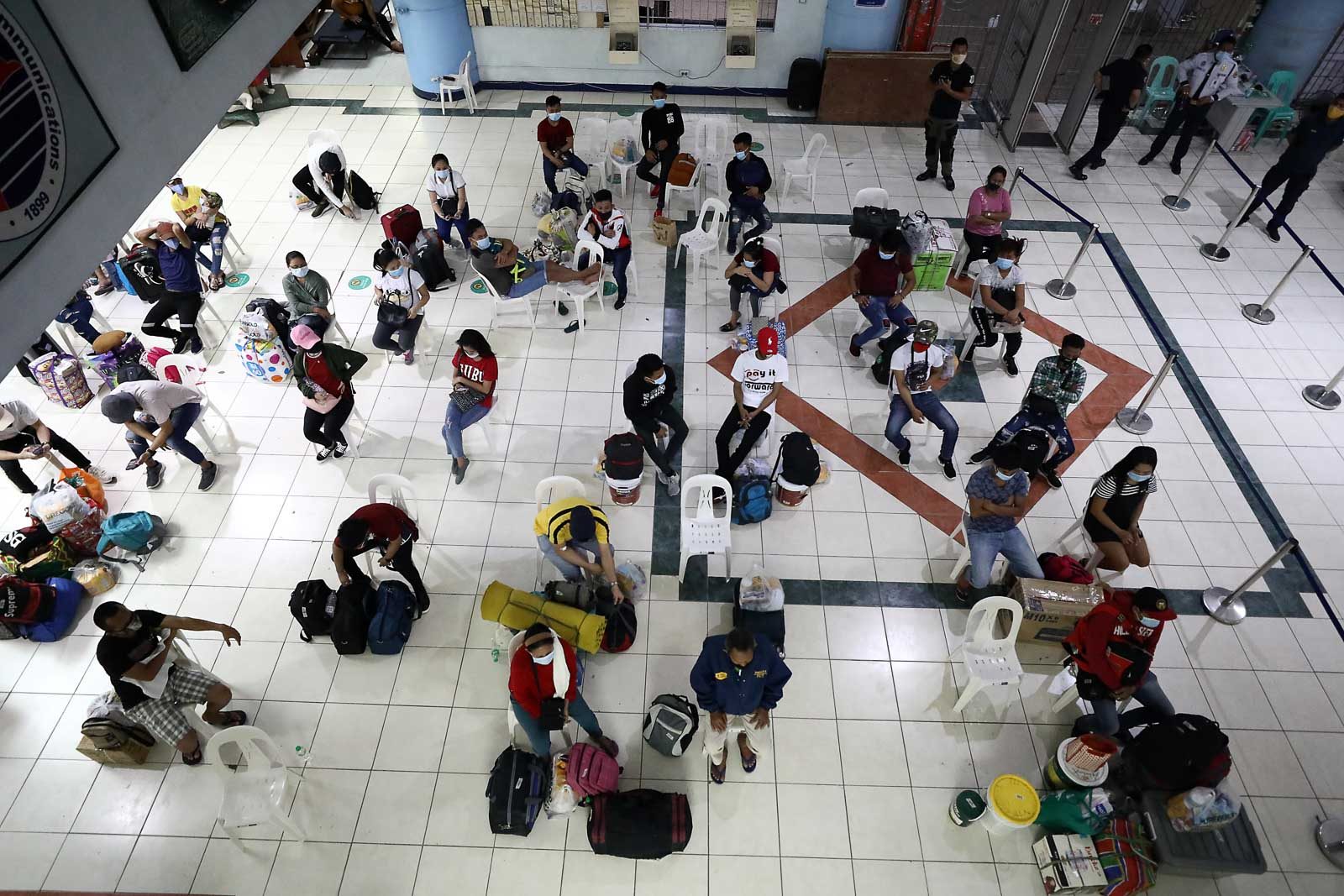 HOMEWARD BOUND. 117 locally stranded individuals wait for a train at the PNR Tutuban station in Manila, bound for their respective provinces in the Bicol region, on June 25, 2020. Photo by Ben Nabong    