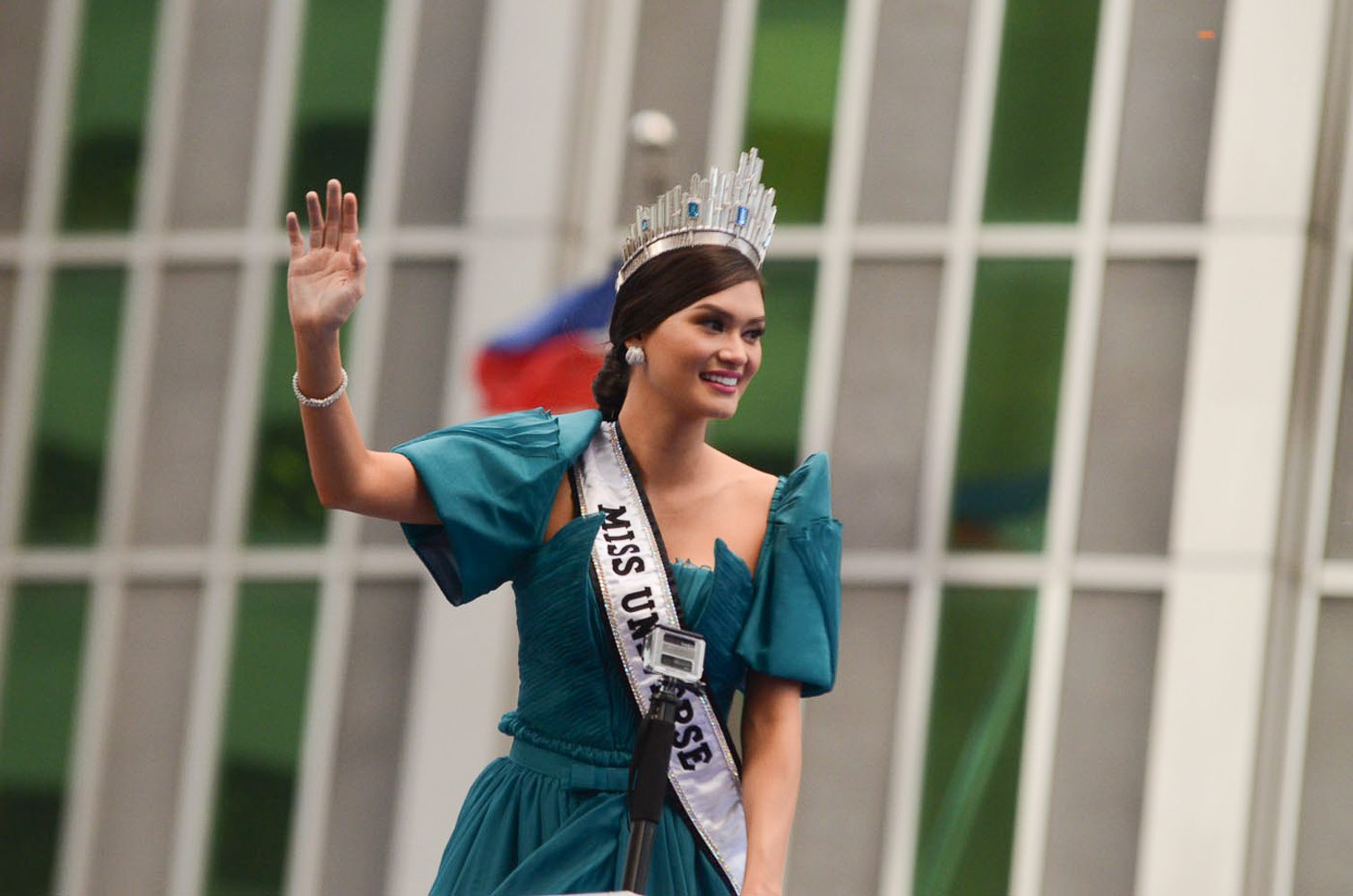 IN PHOTOS: Fans welcome Miss Universe Pia Wurtzbach back home