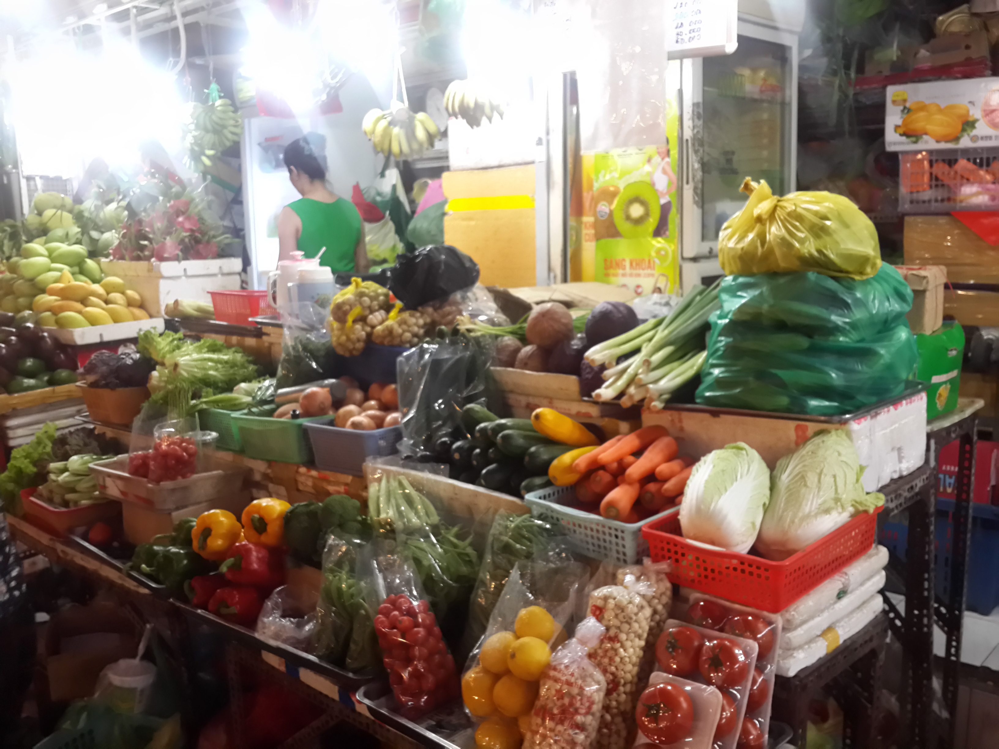 Vietnam dikenal sebagai produsen buah dan sayur berkualitas tinggi. Orang Vietnam banyak makan sayur dalam menu harian. Foto oleh Uni Lubis/Rappler 