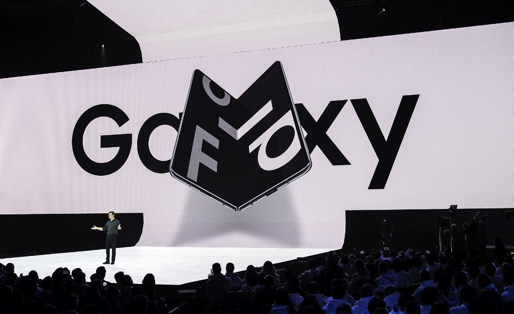 Samsung delays launch of folding Galaxy smartphone