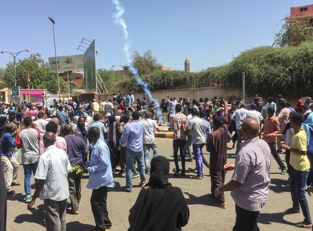 Sudan protesters rally outside army HQ for 2nd day – witnesses