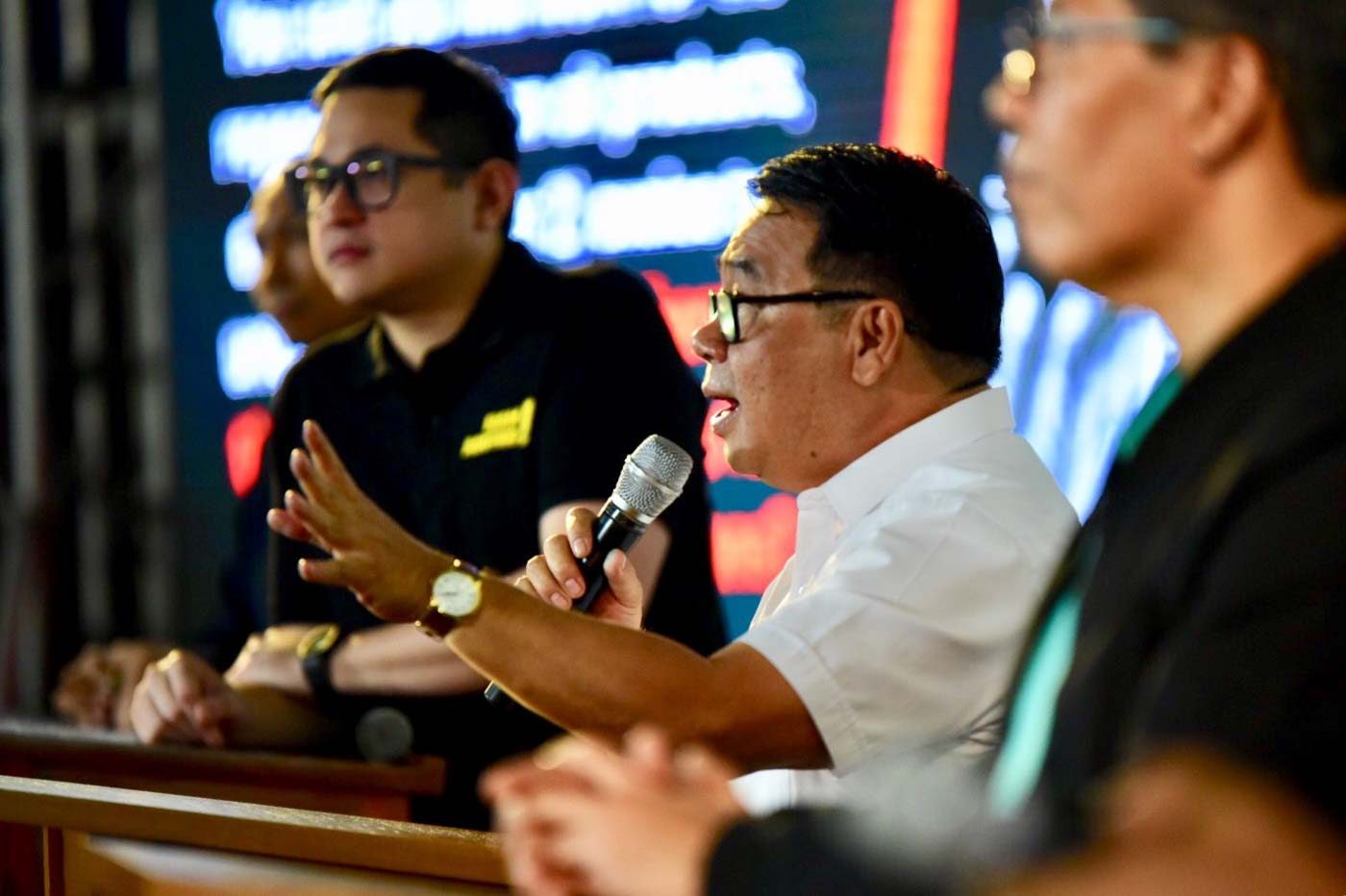Colmenares stands by cutting taxes: Take money from useless projects