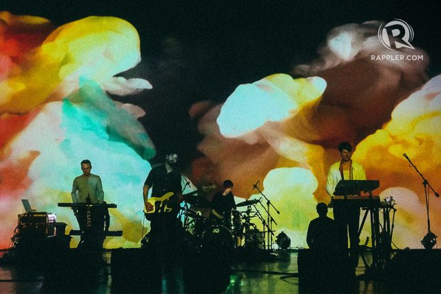 TYCHO. The musician's concert was a feast for the eyes too. Photo by Paolo Abad/Rappler 