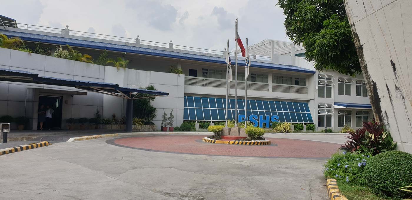 SCHOOL OFFICIALS. Students from the Philippine Science High School pressure school officials to revisit an initial decision allowing 6 boys who shared nude photos of their female classmates to graduate. File photo by Rappler 