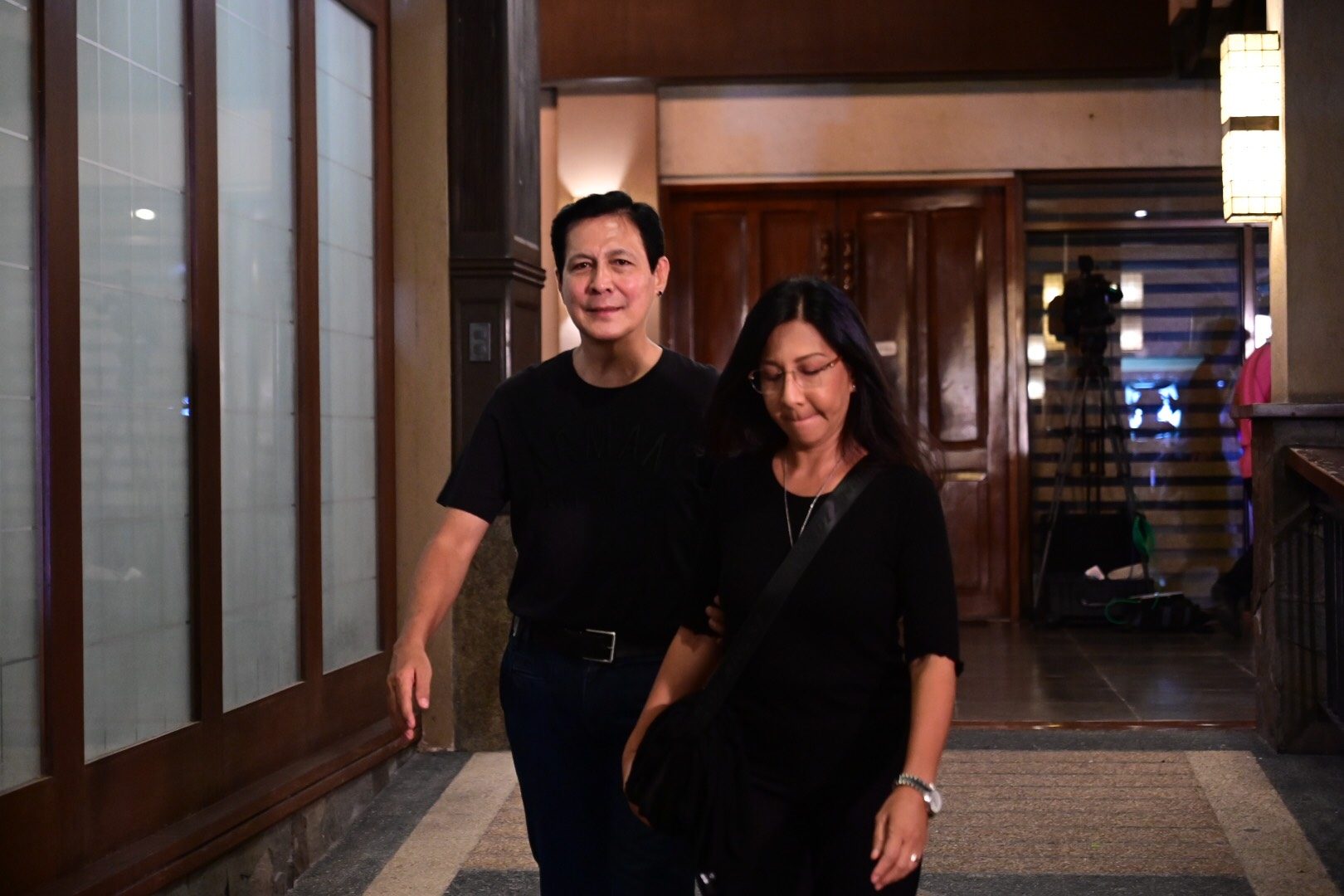 TIRSO CRUZ AND LYNN YNCHAUSTI CRUZ. The couple arrive at the chapel in time for the mass held for Eddie Garcia's memory. Photo by Alecs Ongcal/Rappler 