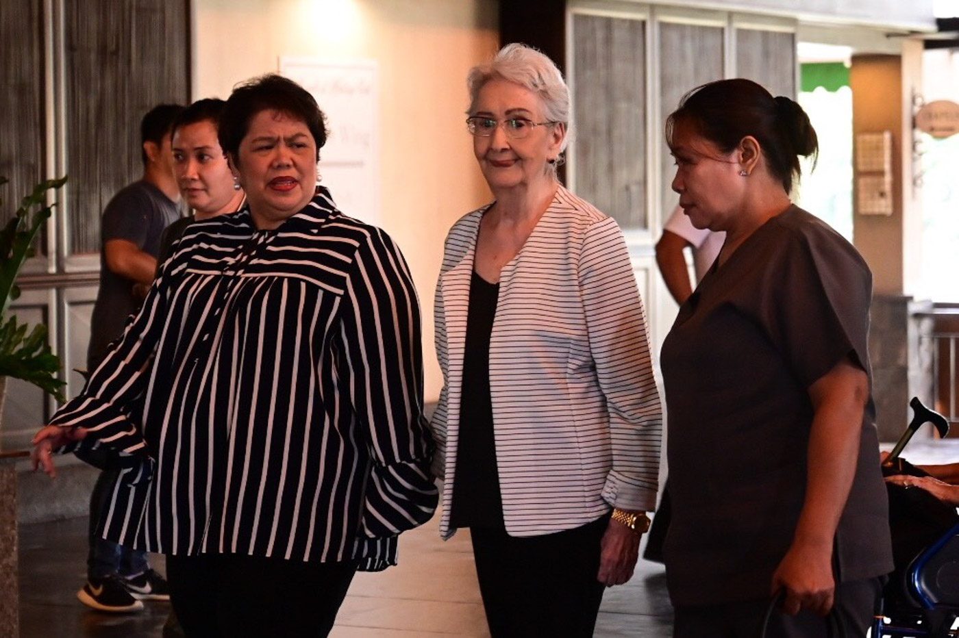 GLORIA ROMERO. Eddie Garcia's 'Rainbow's Sunset' co-star arrives at the Heritage Memorial Chapel to pay her respects. Photo by Alecs Ongcal/Rappler 