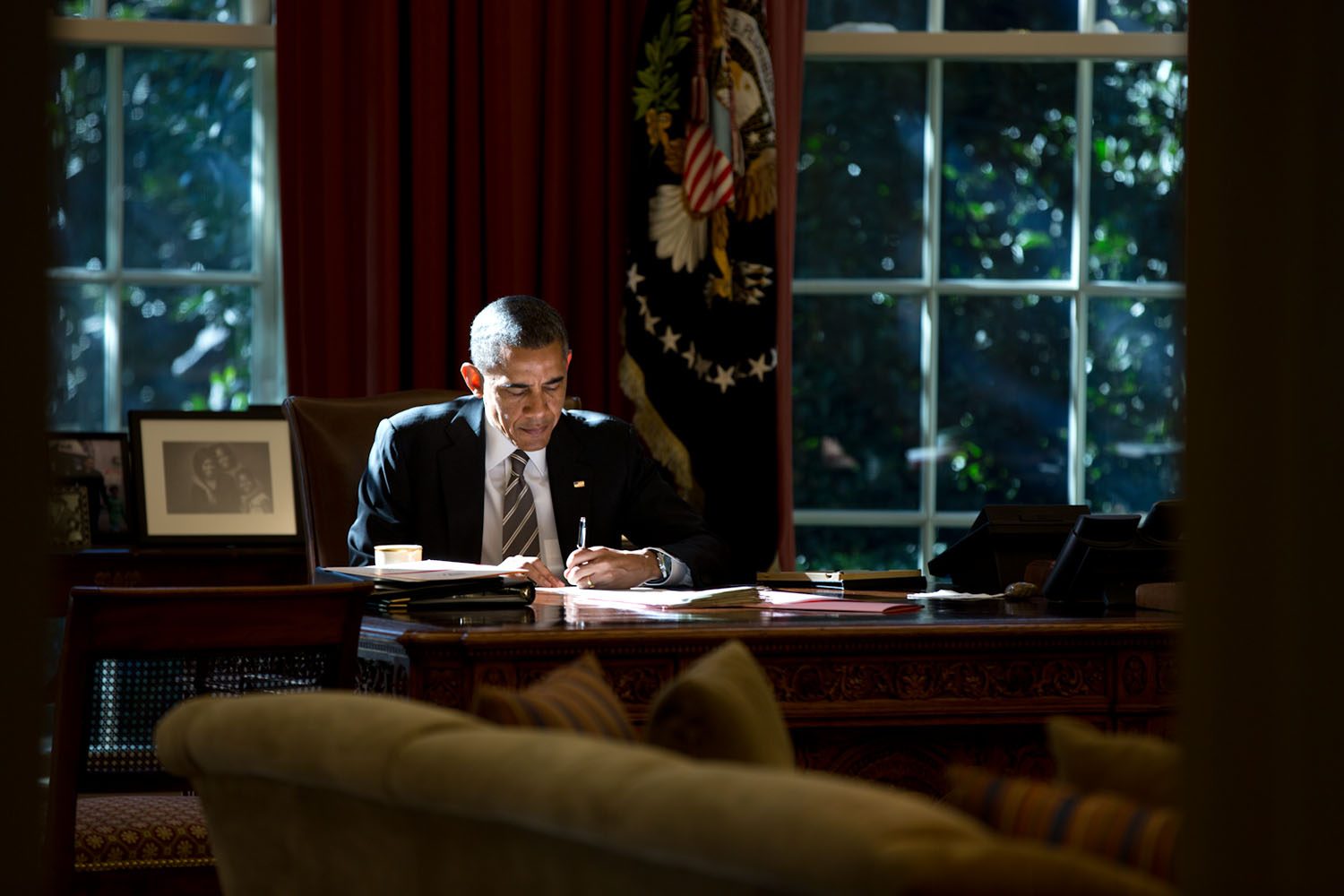AT THE RESOLUTE DESK. In this photo, US President Barack Obama works at the Oval Office, October 18, 2013. Official White House Photo by Pete Souza 