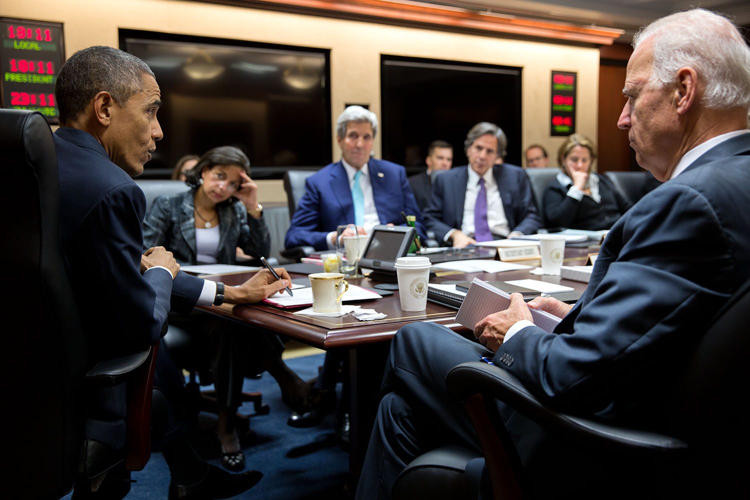 SITUATION ROOM. In this photo, US President Barack Obama, with Vice President Joe Biden, convenes a National Security Council meeting in the Situation Room of the White House, Dec. 1, 2014. Seated with them from left are National Security Advisor Susan E. Rice, Secretary of State John Kerry, Tony Blinken, Deputy National Security Advisor and Lisa Monaco, Assistant to the President for Homeland Security and Counterterrorism. Official White House Photo by Pete Souza 