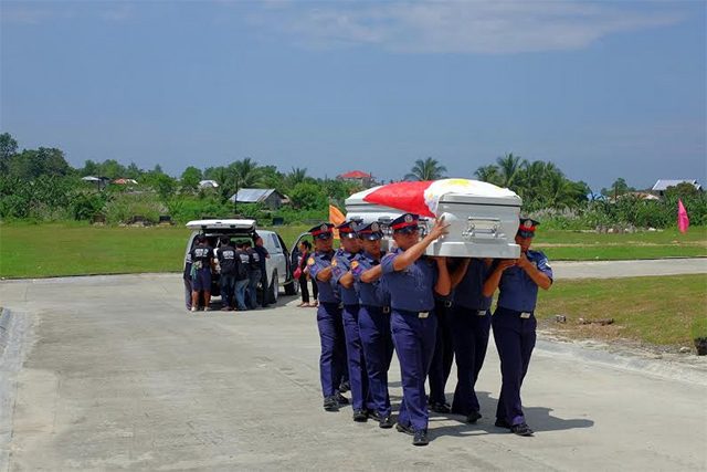 RESTING PLACE. National police officers carry the casket of slain Mayor Dario Otaza, while his son Daryl's coffin is carried by relatives, to the Uraya Memorial Garden in Butuan City on October 28,2015. Photo by Bobby Lagsa/Rappler 
