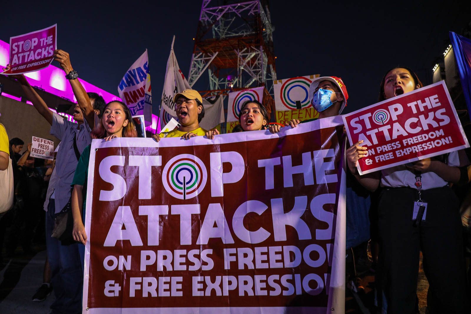 ‘An act of betrayal,’ Rappler says on closure order vs ABS-CBN