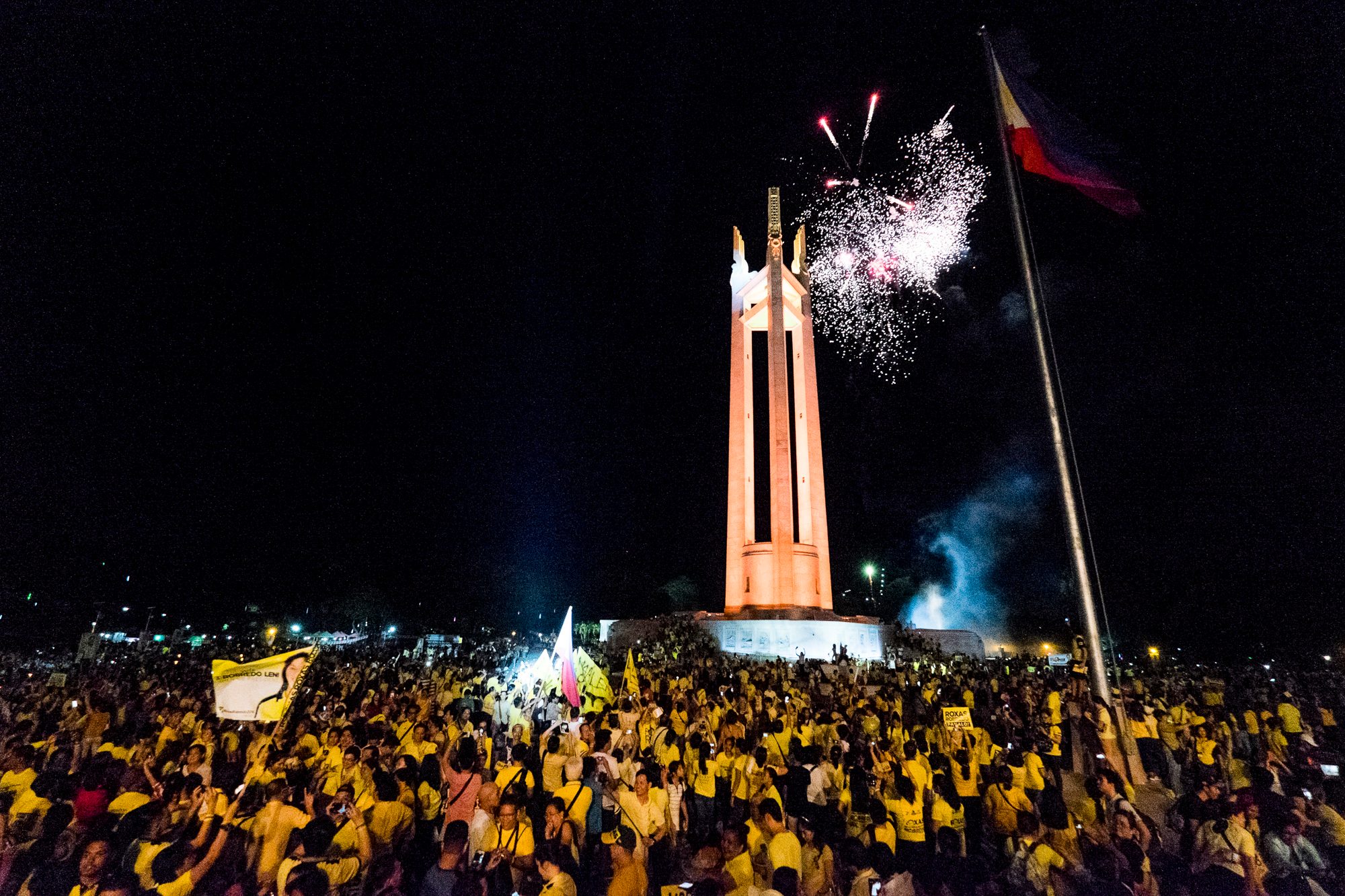 The Liberal Party ended its miting de avance with a fireworks display for the thousands of supporters that showed up at QC Circle on May 7, 2016. Photo by Pat Nabong/Rappler 