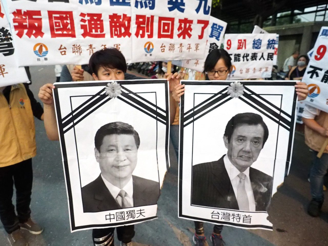 Protests in Taiwan as Ma leaves for meet with Xi
