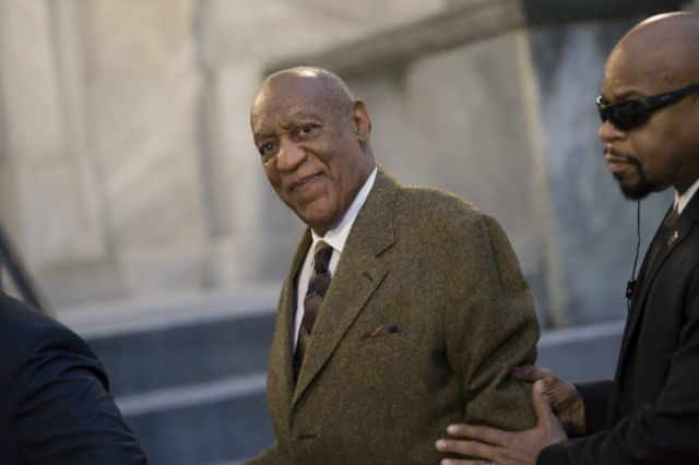 Bill Cosby in court as lawyers demand sex charge dropped