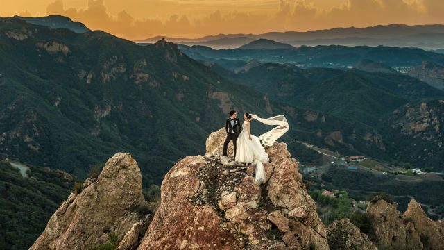 25 powerful, romantic wedding photos