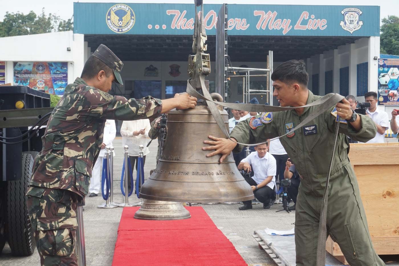 WAR SPOILS. The Balangiga Bells return to the Philippines 117 years after these were taken to America by US troops. Photo by Carmela Fonbuena/Rappler 