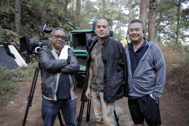 'HONOR THY FATHER.' Actor John Lloyd Cruz stands with director Erik Matti and producer Dondon Monteverde. Their Metro Manila Film Festival entry is disqualified from the Best Picture category of the festival. Photo courtesy of Reality Entertainment 