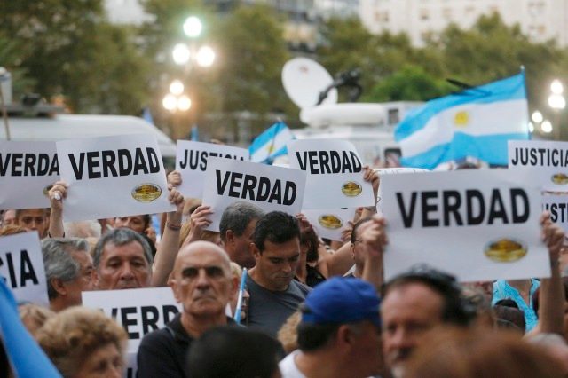 Argentines demand independent judiciary in huge street march