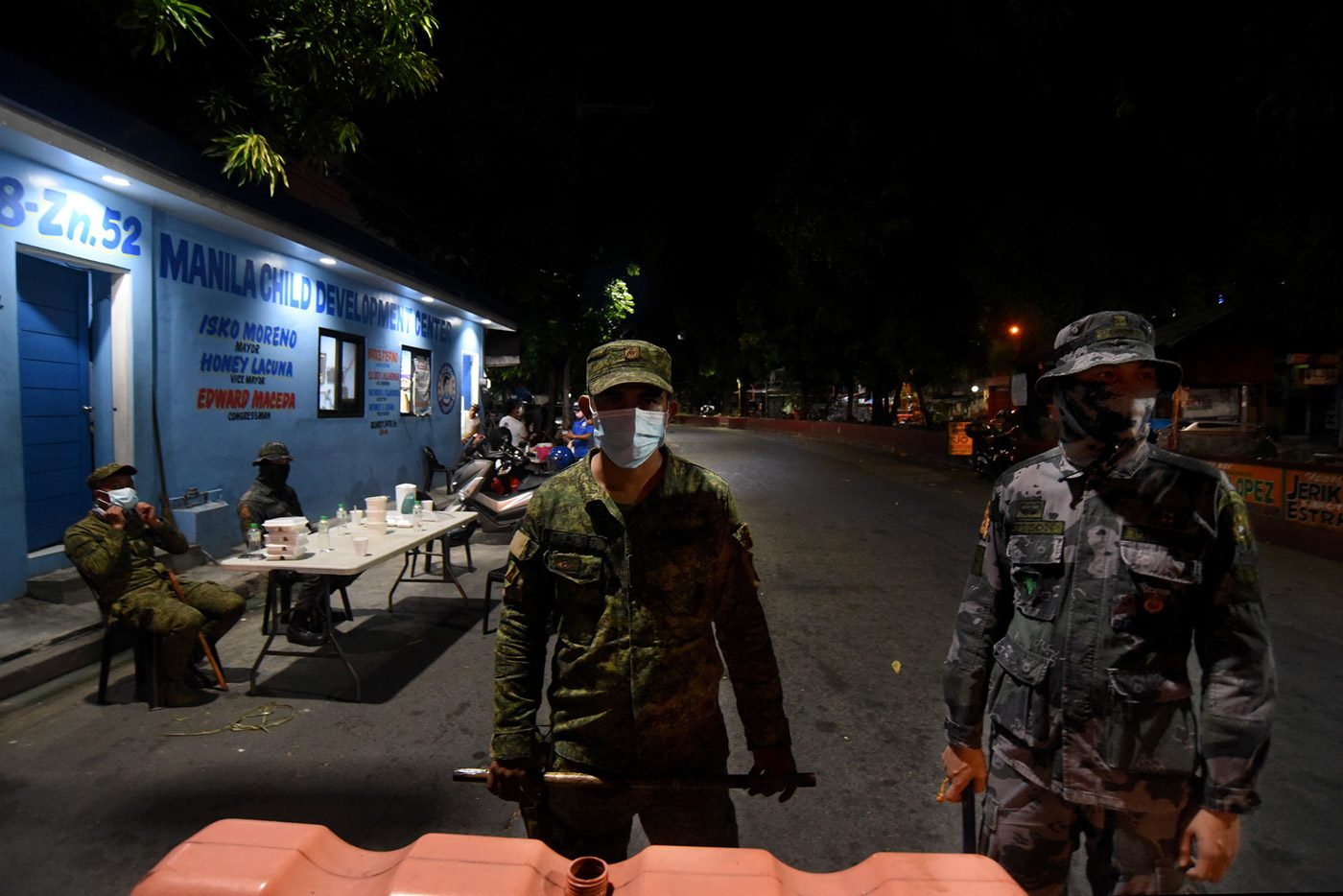 DEPLOYMENT. Two police officers man a control point as Sampaloc district is placed under hard lockdown on April 23, 2020. Photo by Angie de Silva/Rappler 