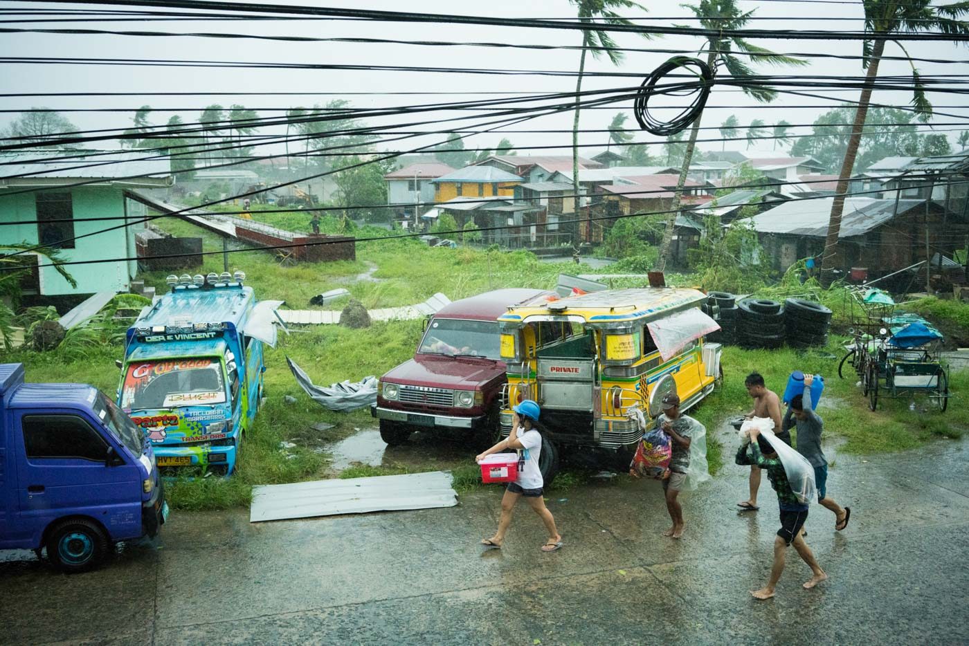 EVACUATION. Residents living by the sea leave their homes amid heavy winds and rainfall in Tacloban City