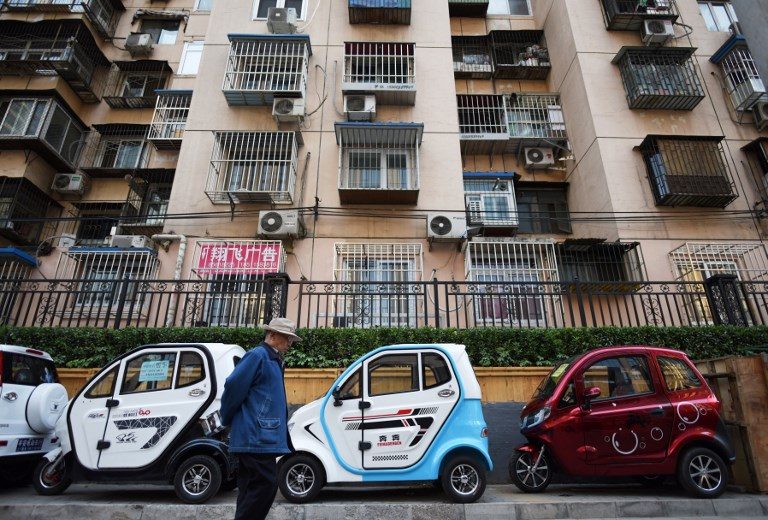 China mulls petrol car ban, boosting electric vehicles