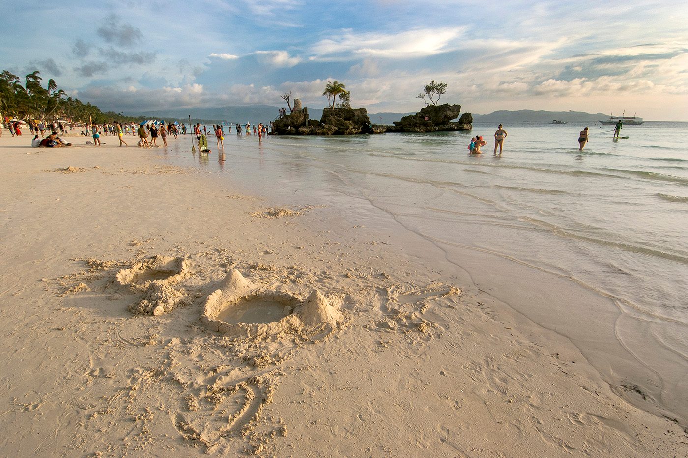 Philippines eyes limiting Boracay tourists after 6-month closure