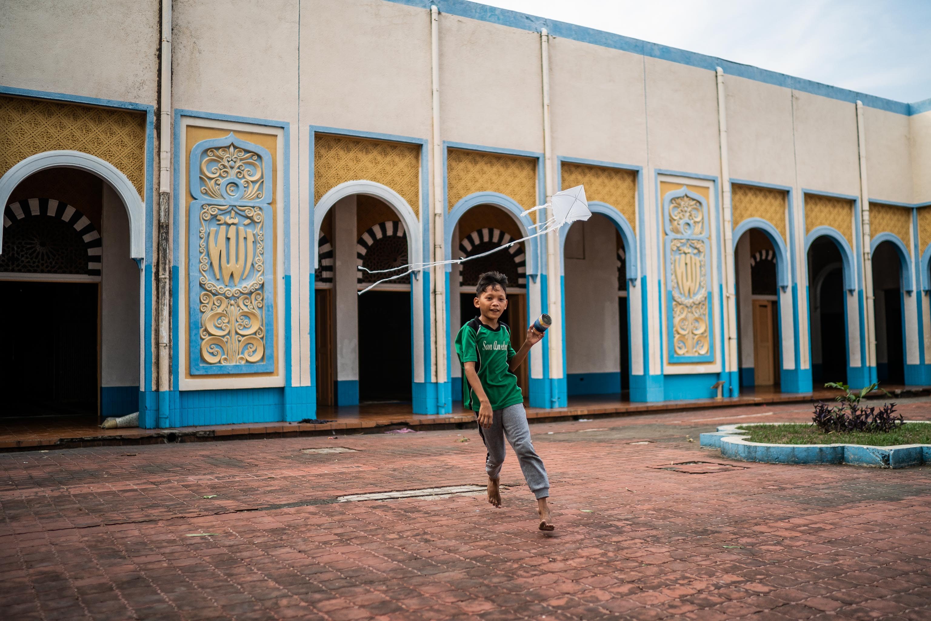 PLAYTIME. A boy with his kite outside the closed Blue Mosque in Taguig City on May 21, 2020.  