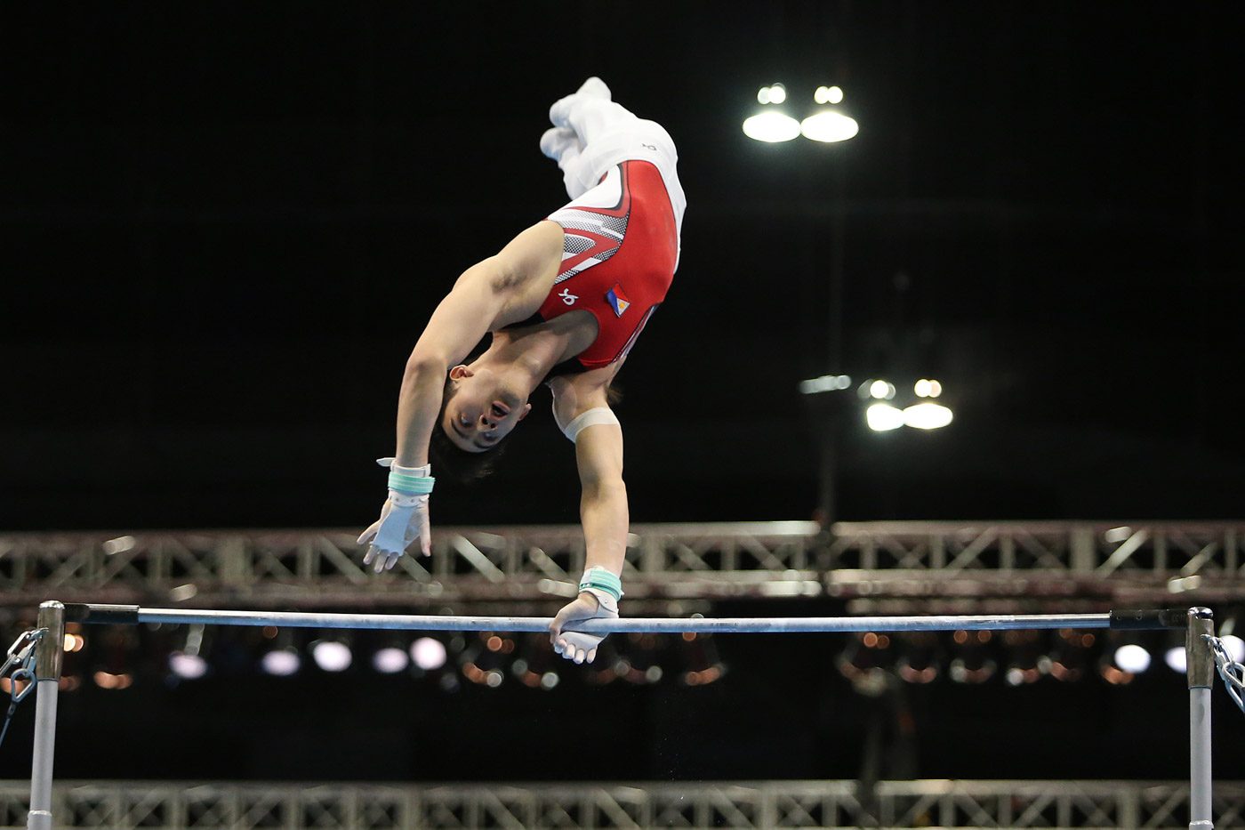 TOUGH BREAK. Gymnast Albert Lopez of the Philippines competes in the horizontal bars event but he then falls as he attempts a difficult move. He scored 11.150 to finish in last place. Photo by POC-PSC Media 