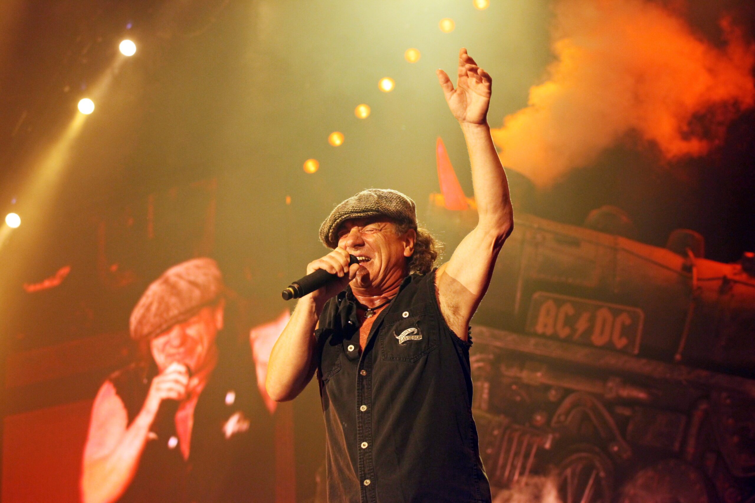AC/DC frontman Brian Johnson risks deafness, quits tour