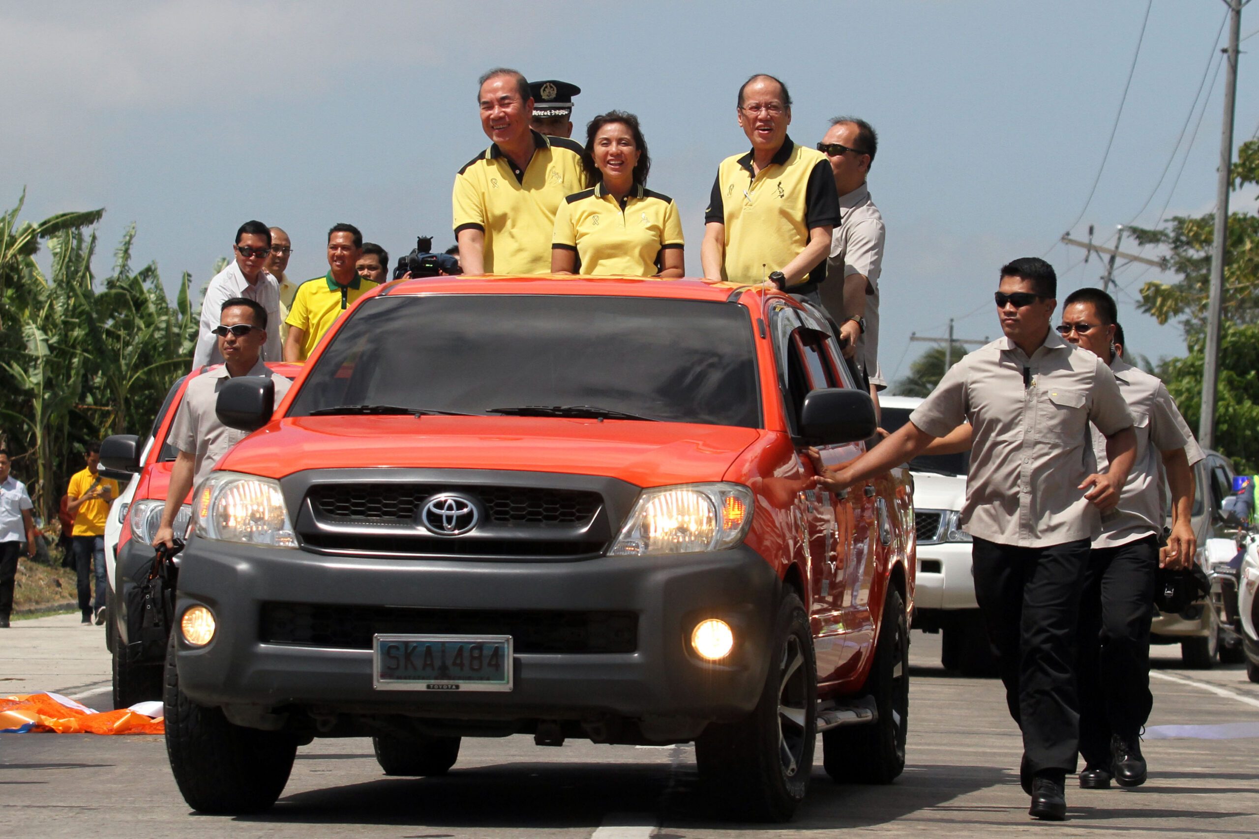 In Bicol, Aquino steps up campaign for Roxas-Robredo