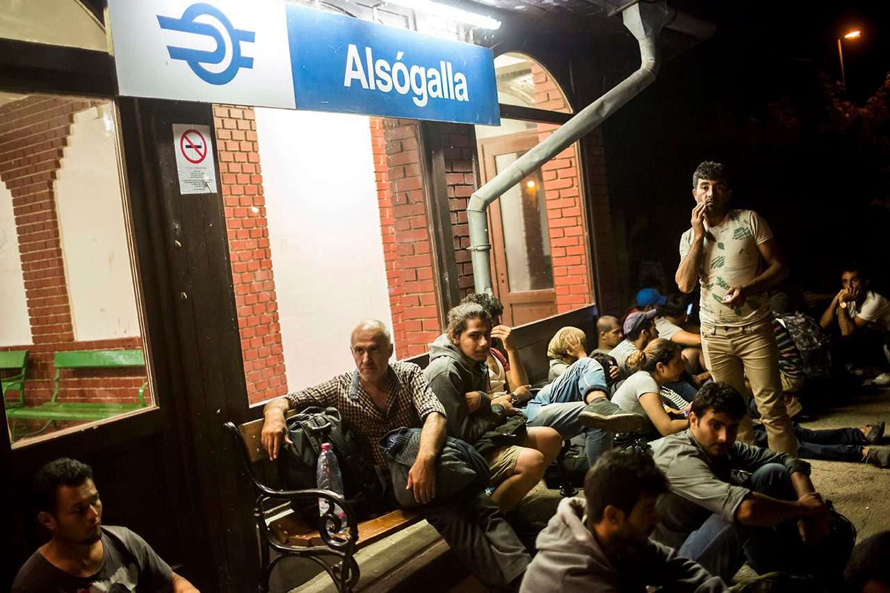 Migrants stream into Austria from Hungary