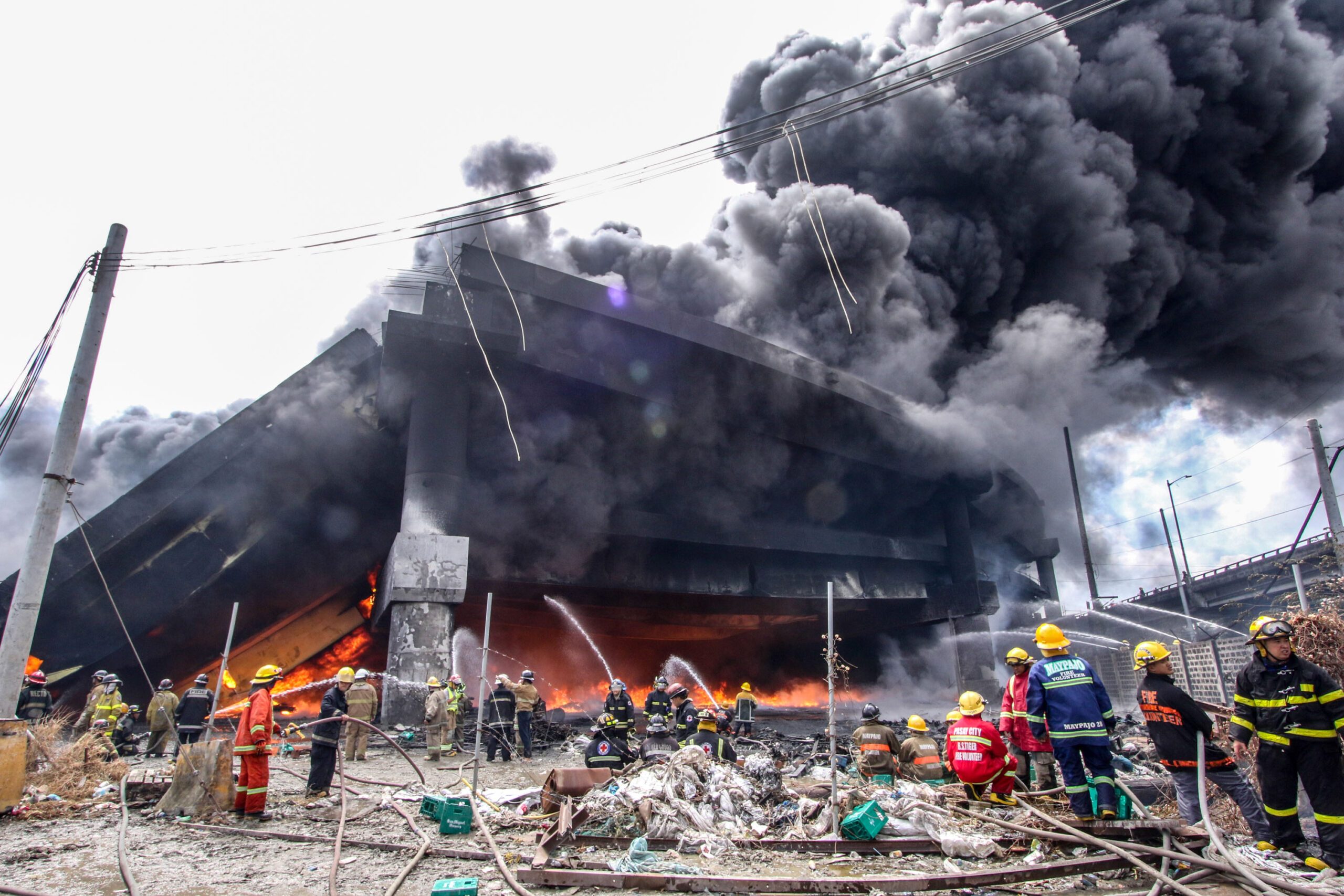 LOOK: Fire hits Pandacan warehouse, damages Skyway Stage 3