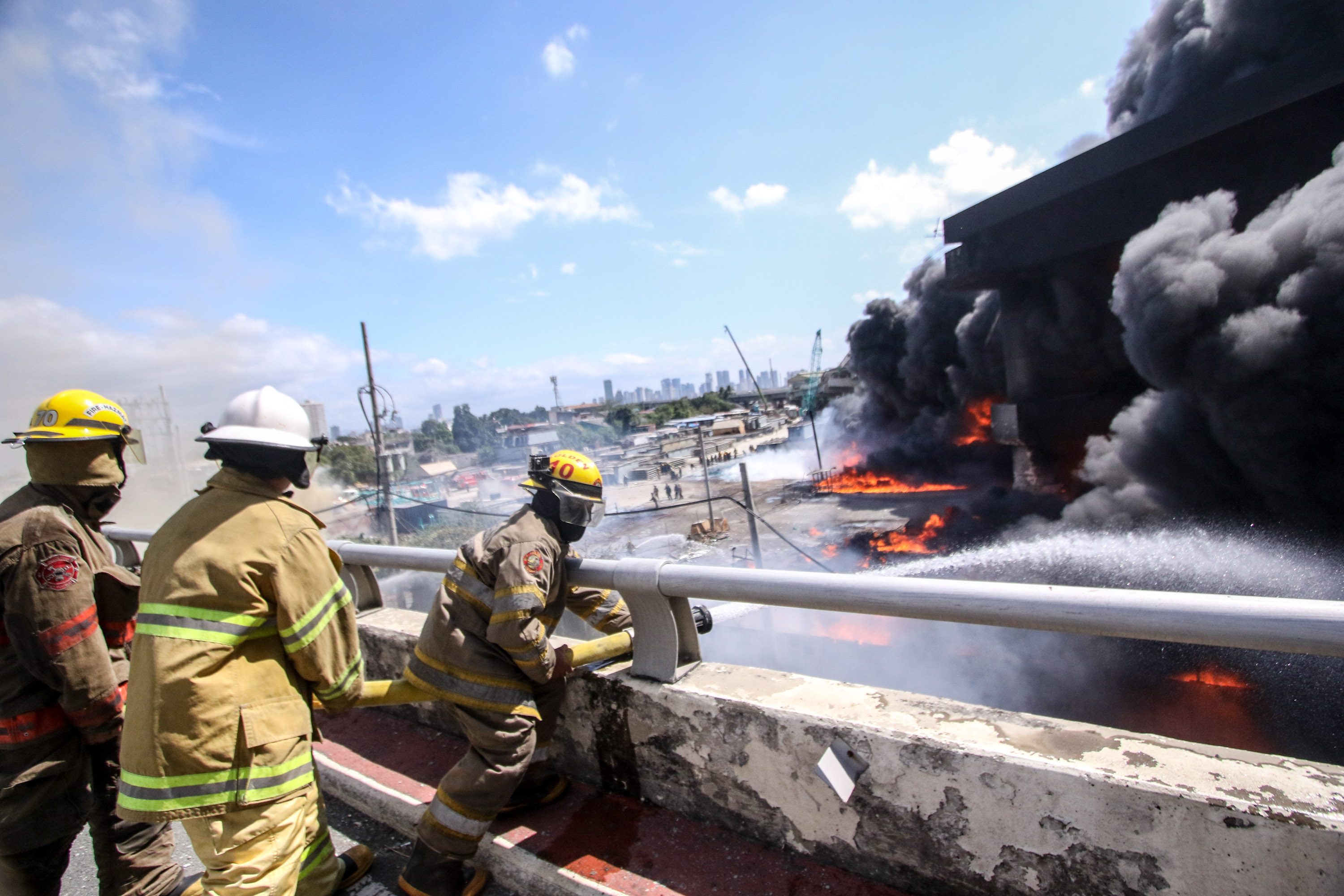 FIREFIGHTERS. Firemen try to put out the fire that extended to a portion of the Metro Skyway Stage 3 in Pandacan, Manila, on February 1, 2020. Photo by KD Madrilejos/Rappker 