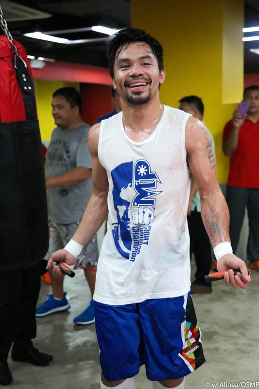 SMILE. Manny Pacquiao grins during training. Photos by Wendell Alinea/OSM 