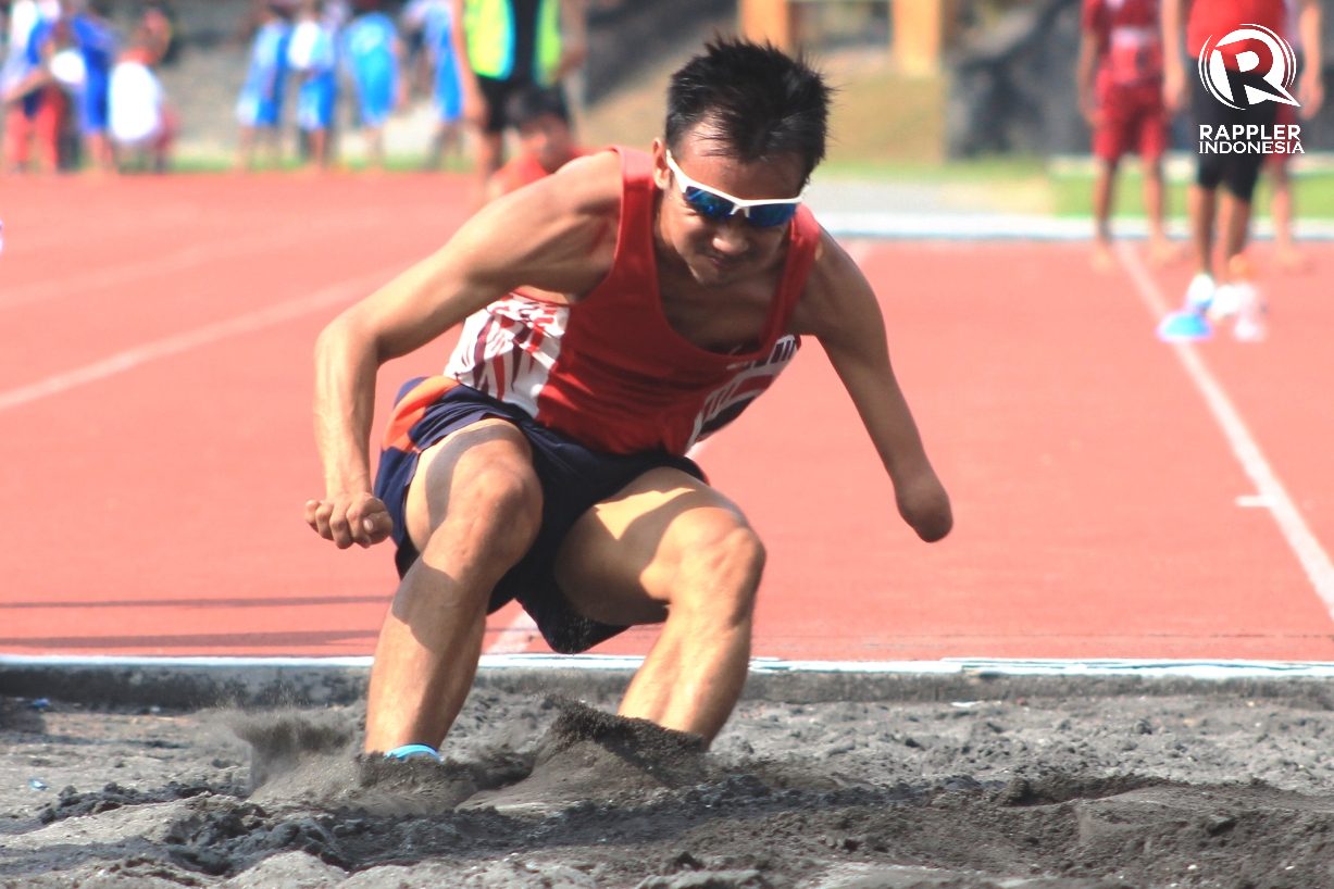 ASEAN PARAGAMES. Salah satu atlet difabel di cabang olah raga atletik tengah berlatih. Foto oleh Ari Susanto/Rappler 
