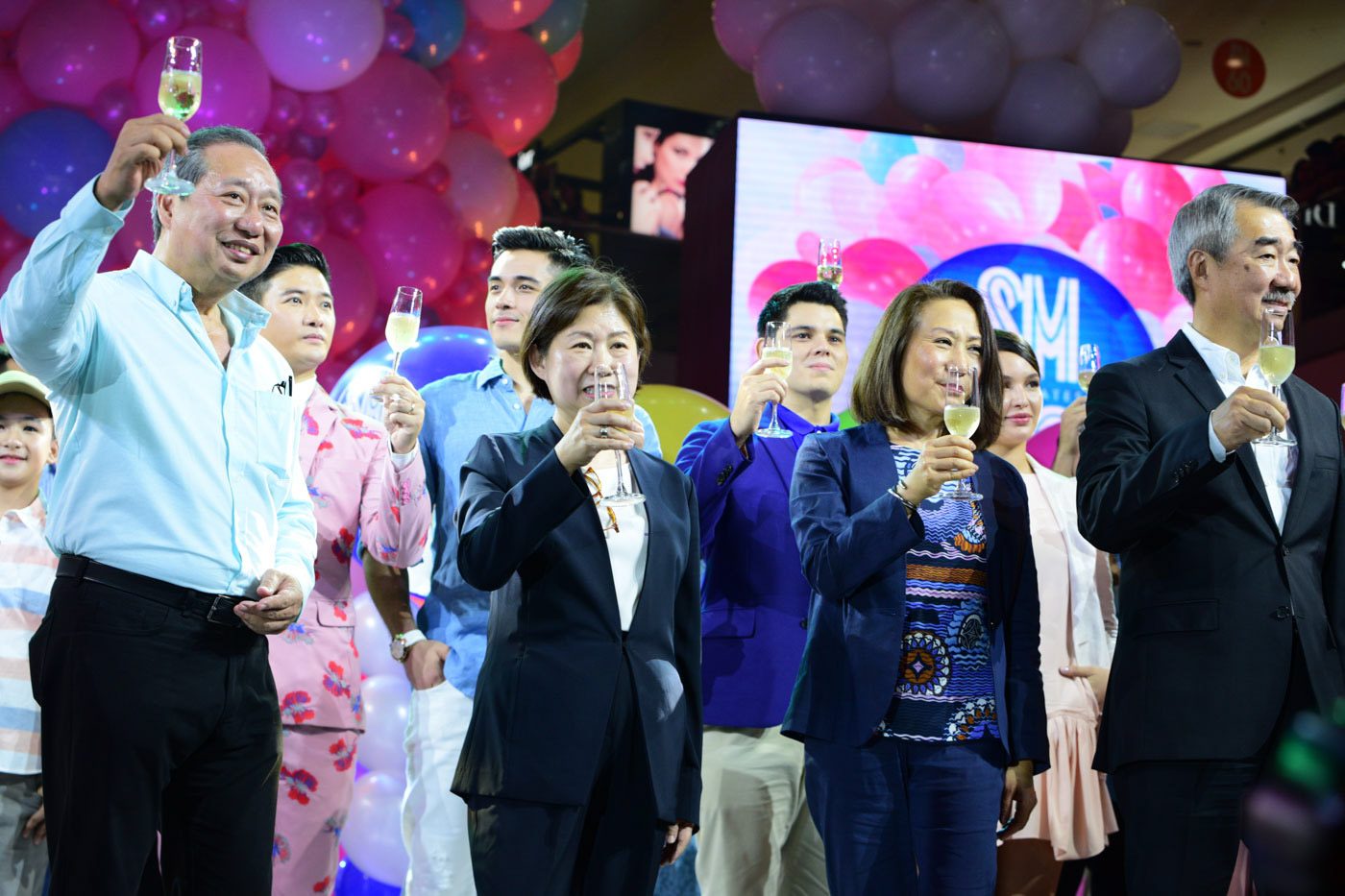 The SM Group toasts to their 60th anniversary. Photo by Alecs Ongcal/Rappler 
