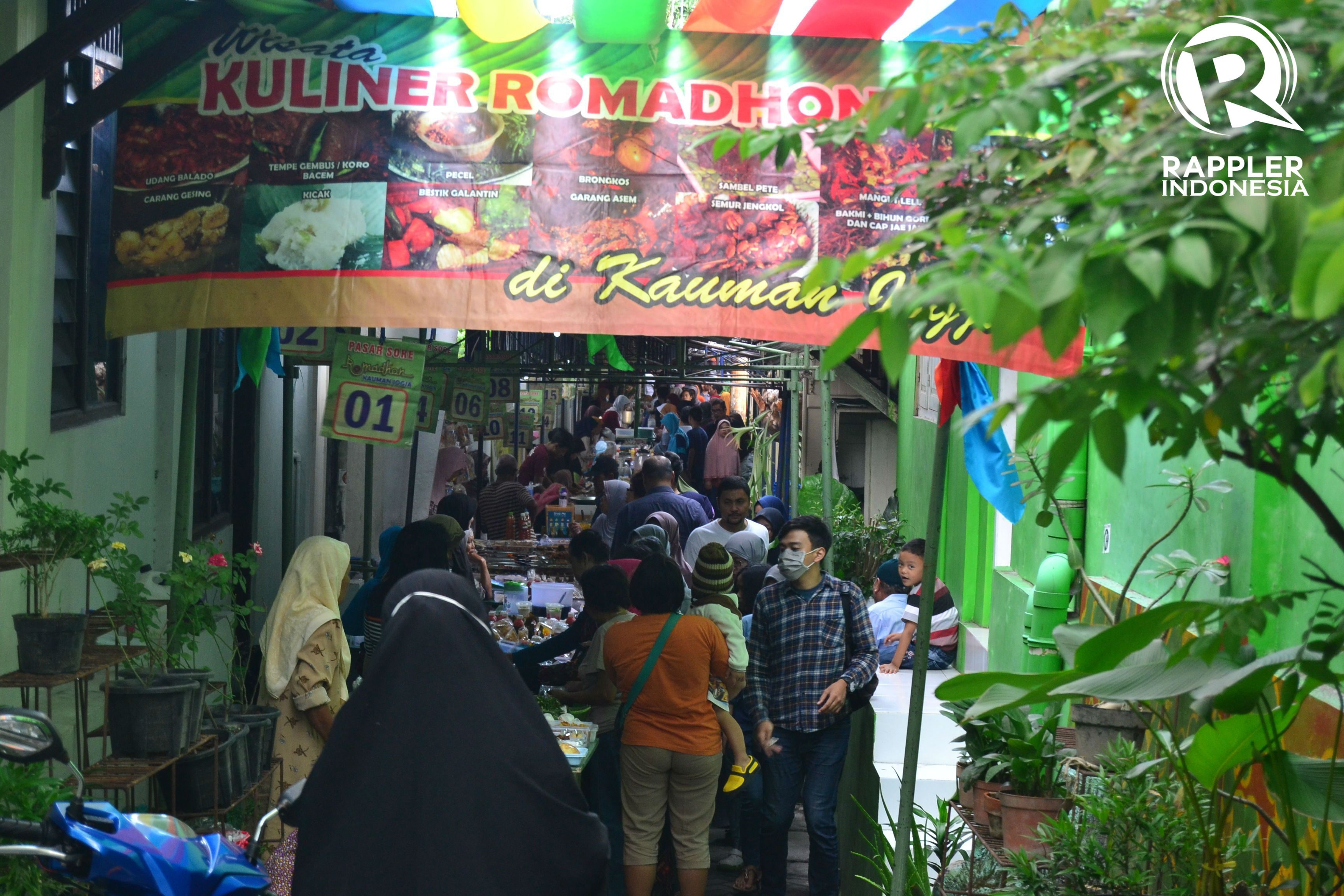 RAMAI. Suasana di pasar Ramadan Kauman, Yogyakarta. Foto oleh Dyah Ayu Pitaloka/Rappler  