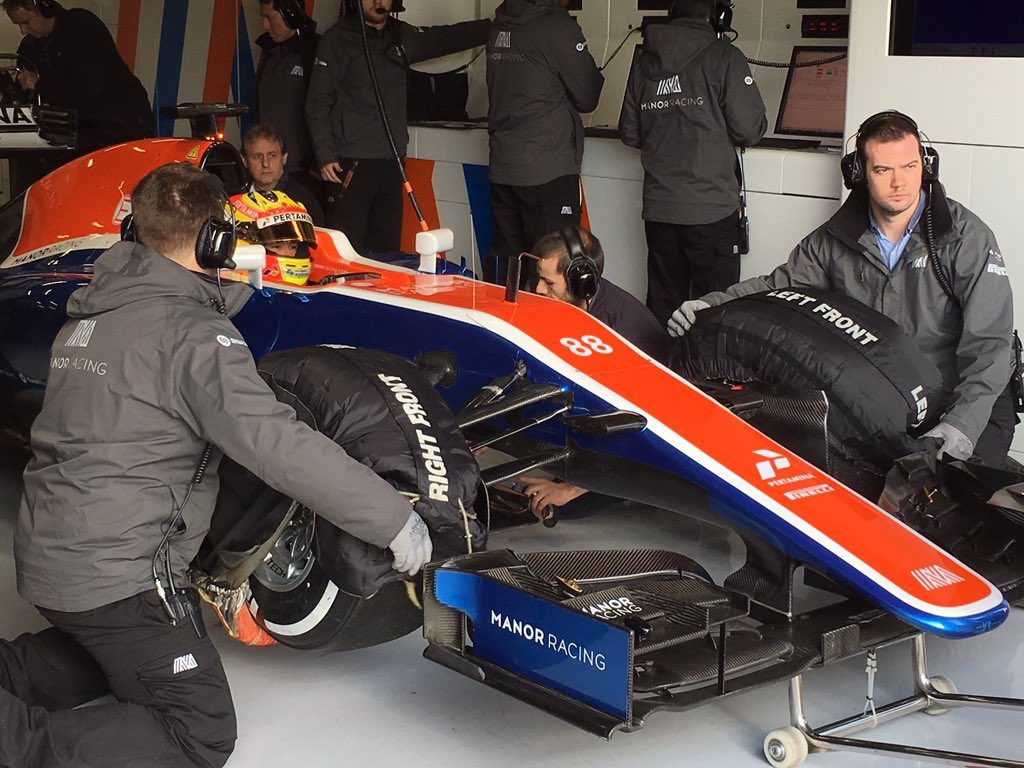 Mobil Rio Haryanto keluar lintasan pada tes pra-musim Formula 1